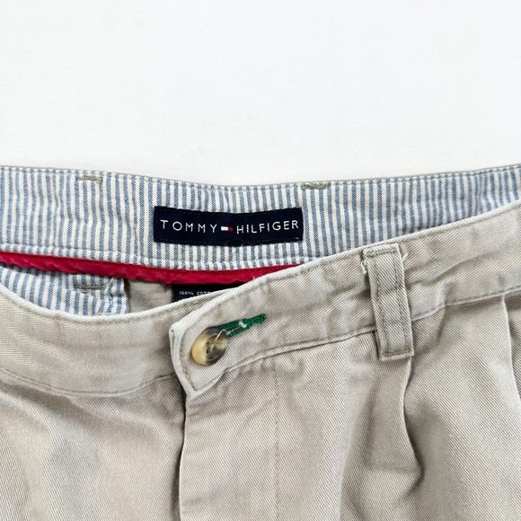 Tommy Hilfiger Shorts Mens 30 Grey Chino Flat Front Casual Outdoor Preppy Y2K - Picture 2 of 8